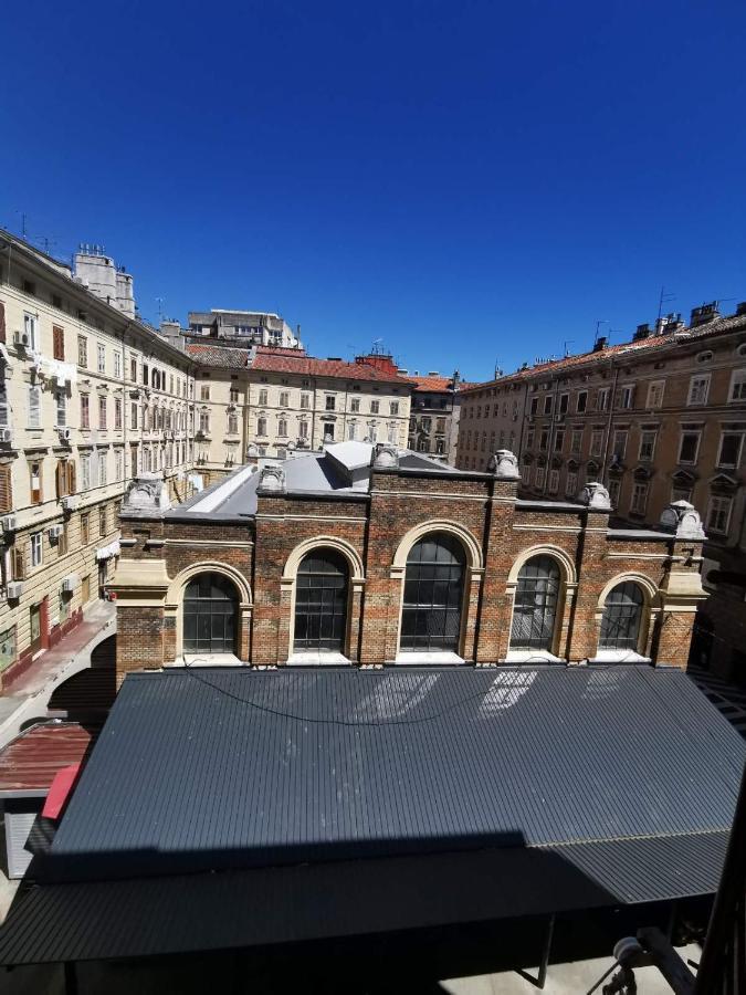 Market & Art Square Place Рийека Екстериор снимка