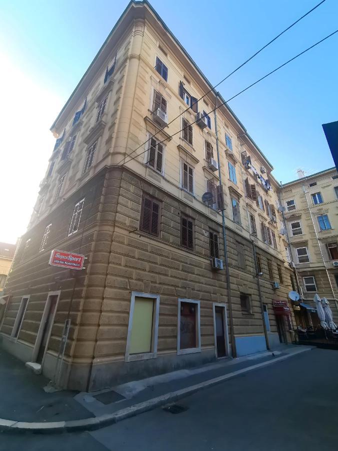 Market & Art Square Place Рийека Екстериор снимка