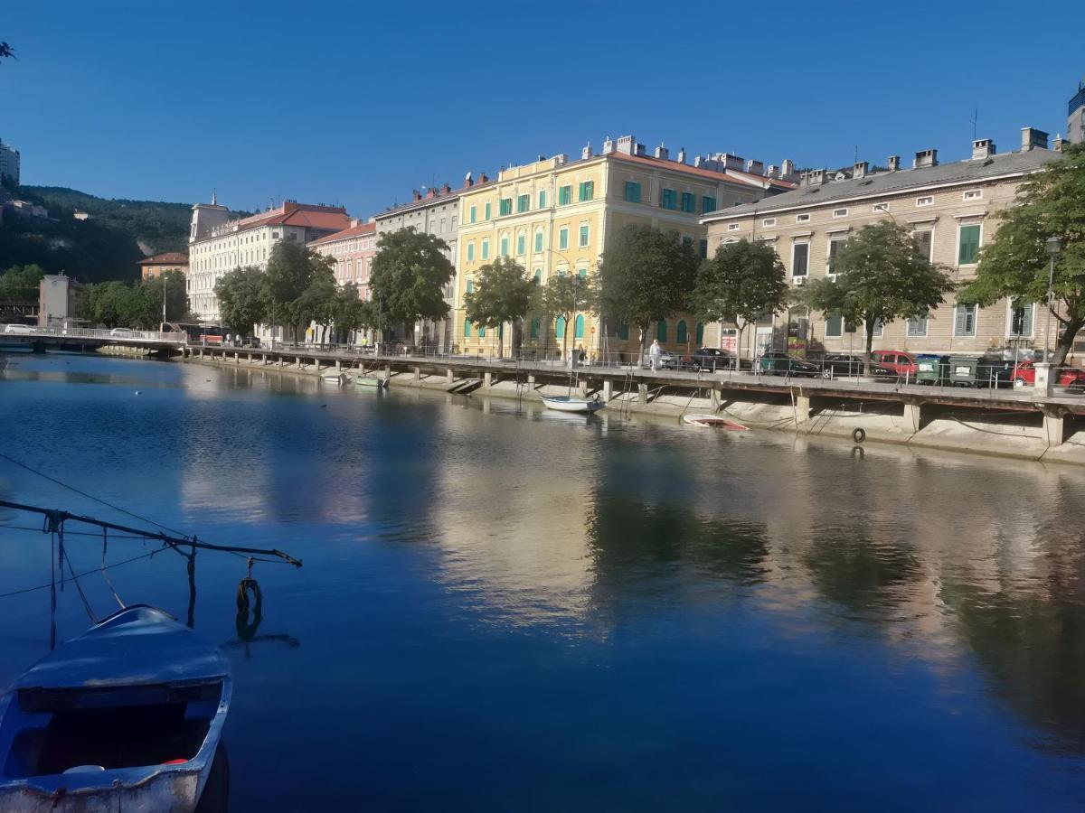 Market & Art Square Place Рийека Екстериор снимка